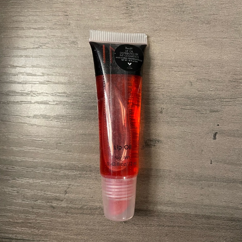 INT Cosmetics Lip Oil - Picture 2 of 3